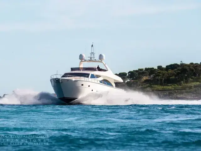 Ferretti Yachts 830