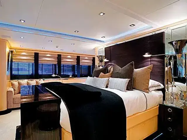 Heesen 3700