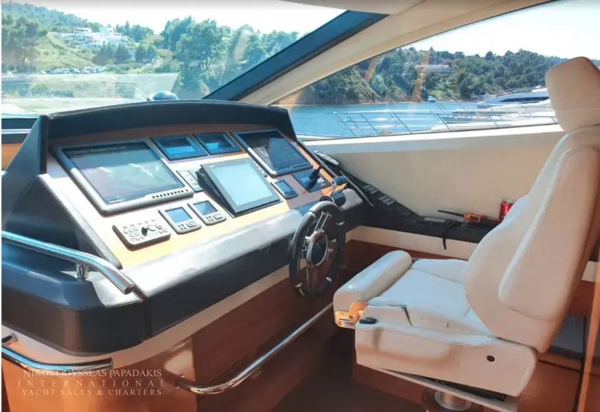 2010 Azimut 78 flybridge