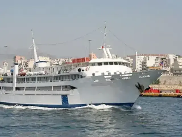 Passenger/car ferry