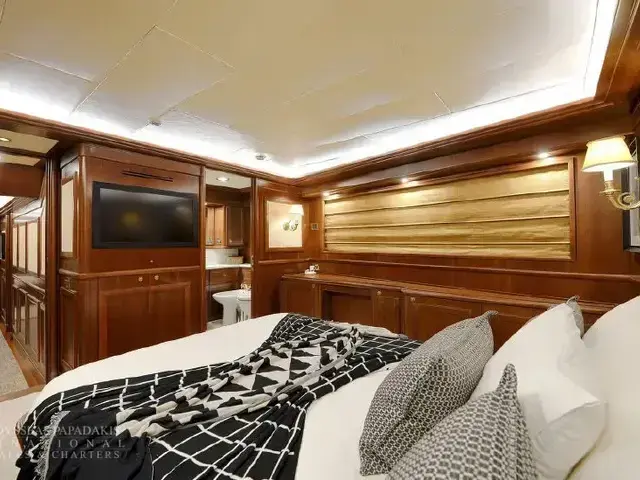 Custom Line Navetta 30.80m