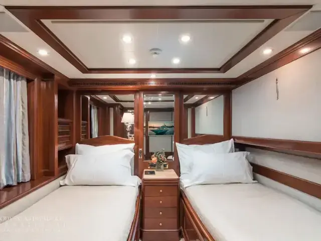 Benetti Tradition 100