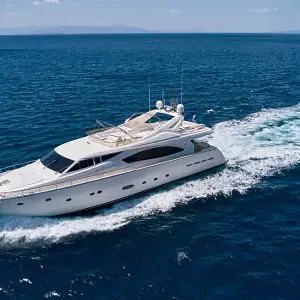 2004 Ferretti Yachts 880