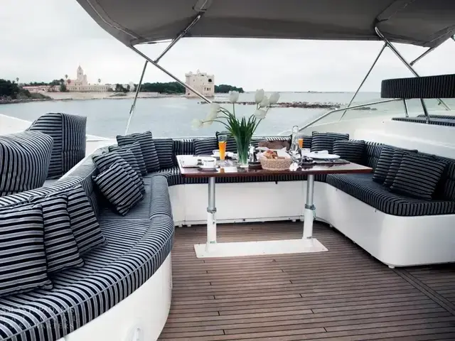 Ferretti Yachts 94