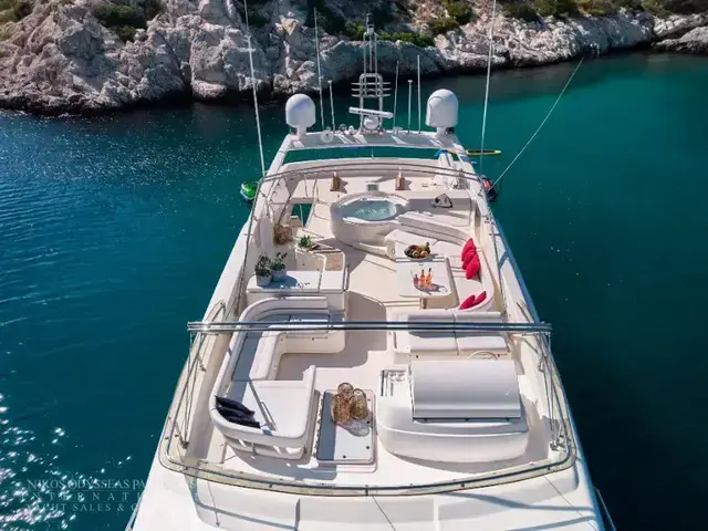 Ferretti Yachts 880