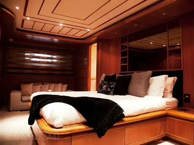 Ferretti Yachts Custom Line 94