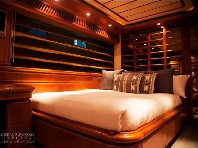 Ferretti Yachts Custom Line 94