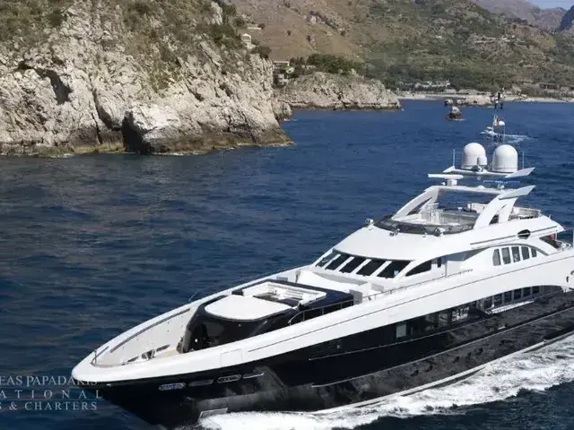 Heesen 4400