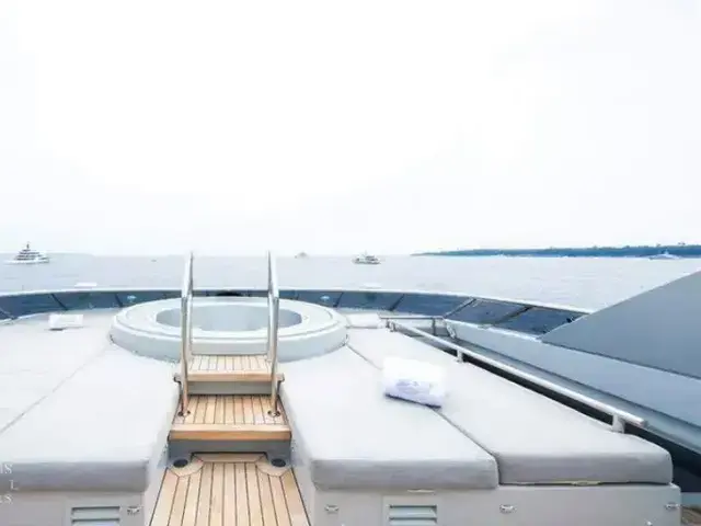 Heesen 4400