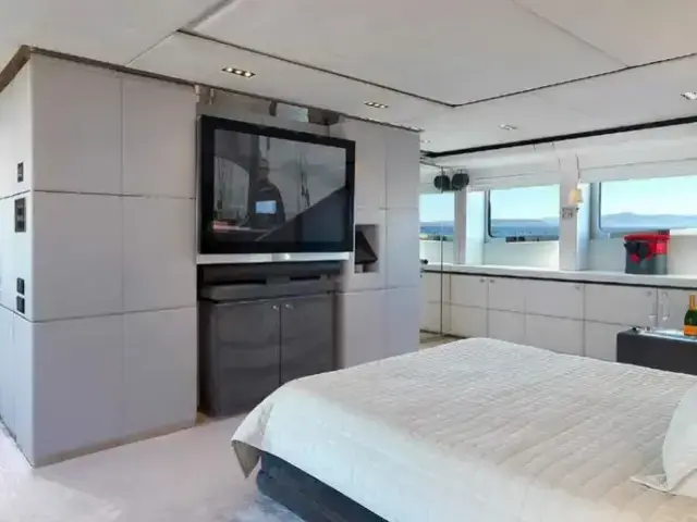 Heesen 4400