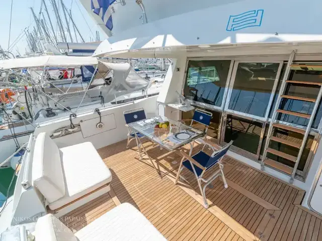 Ferretti Yachts Altura 52