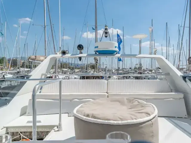 Ferretti Yachts Altura 52