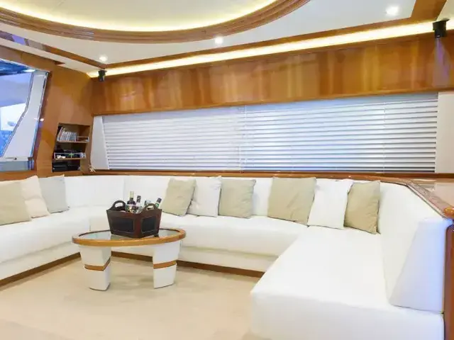 Ferretti Yachts 810