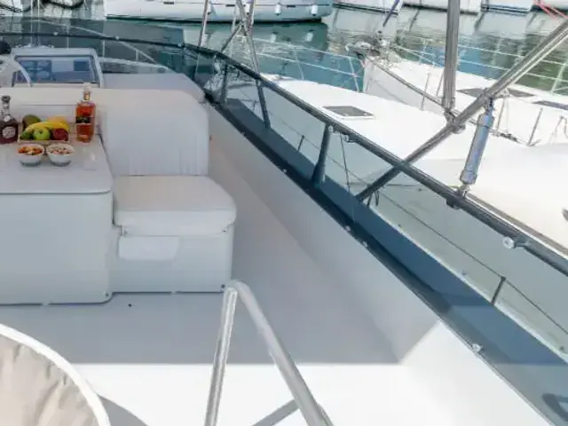 Ferretti Yachts Altura 52