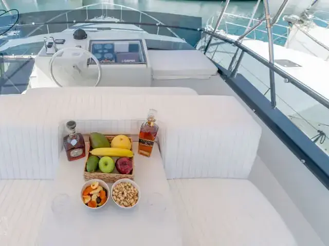 Ferretti Yachts Altura 52