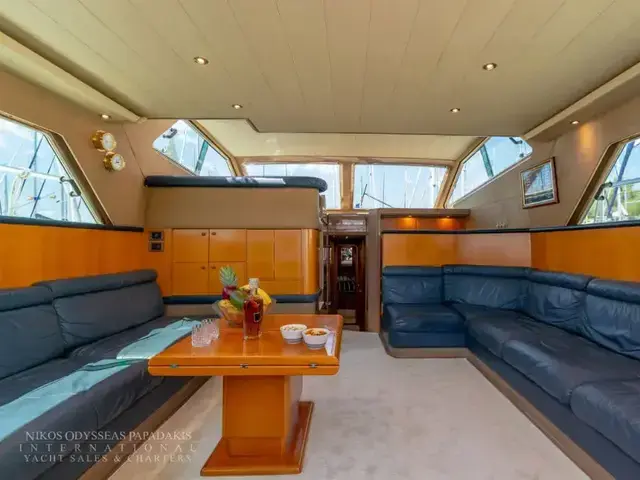 Ferretti Yachts Altura 52