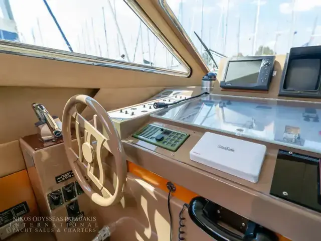 Ferretti Yachts Altura 52