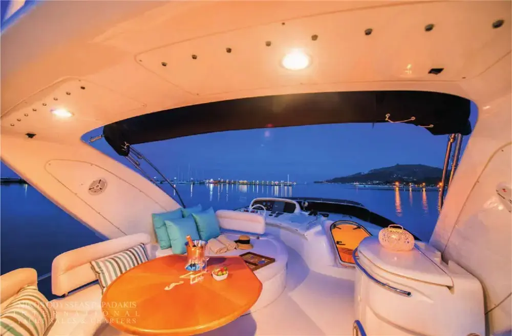 2004 Azimut 68