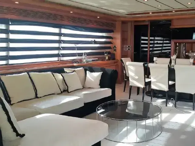 Ferretti Yachts Custom Line 94