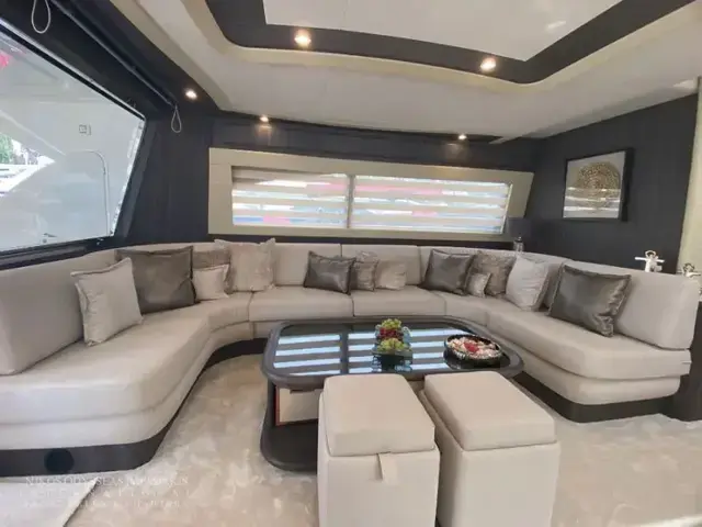 Ferretti Yachts 760