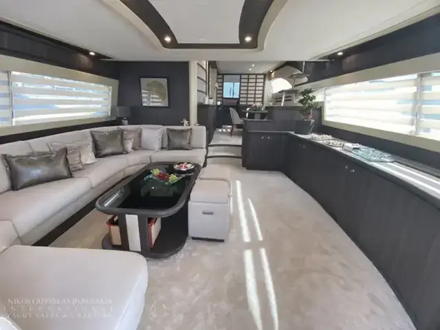 Ferretti Yachts 760