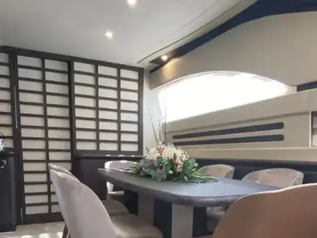 Ferretti Yachts 760