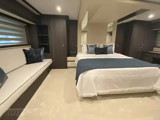 Ferretti Yachts 760