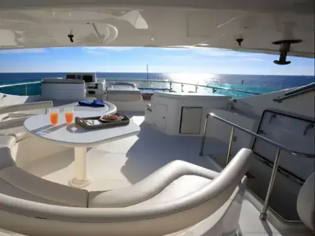 Ferretti Yachts 760