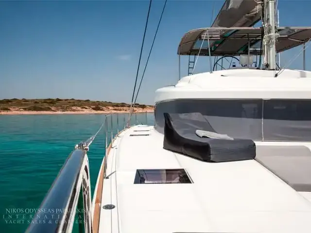 Lagoon 52