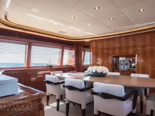 Ferretti Yachts 112