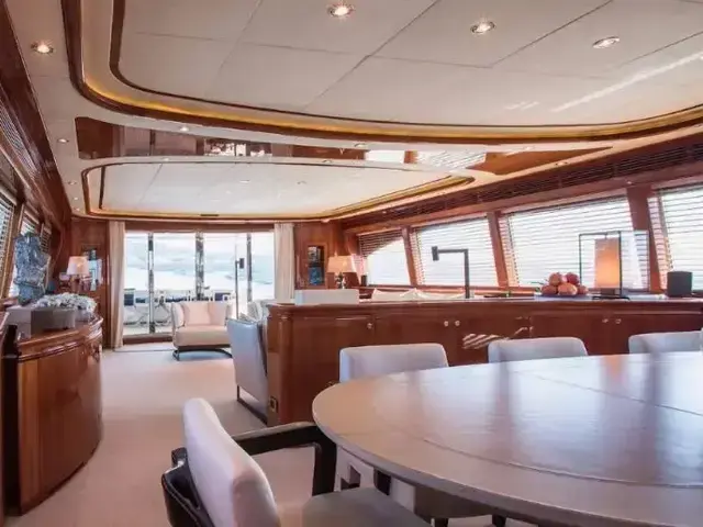 Ferretti Yachts 112