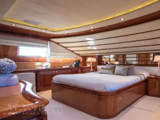 Ferretti Yachts 112