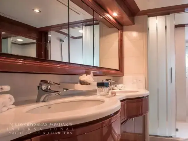 Ferretti Yachts 112