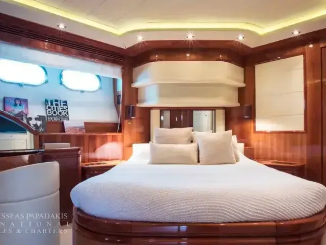 Ferretti Yachts 112