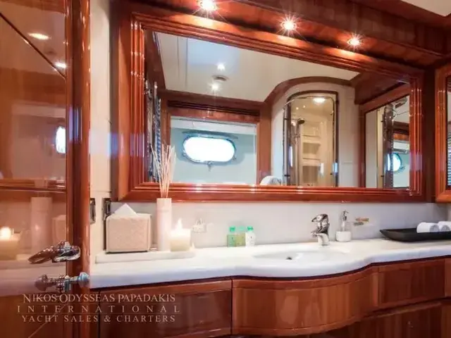 Ferretti Yachts 112