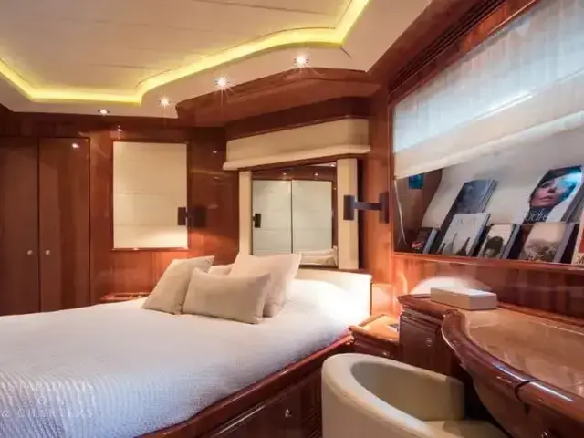 Ferretti Yachts 112