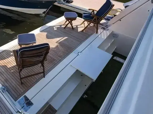 Ferretti Yachts 94