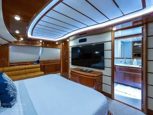 Ferretti Yachts 94