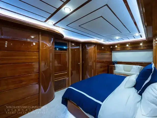 Ferretti Yachts 94