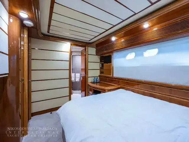 Ferretti Yachts 94