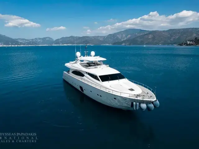 Ferretti Yachts 881