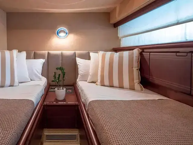 Ferretti Yachts 80