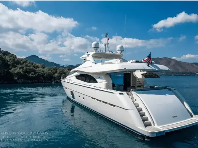 Ferretti Yachts 881