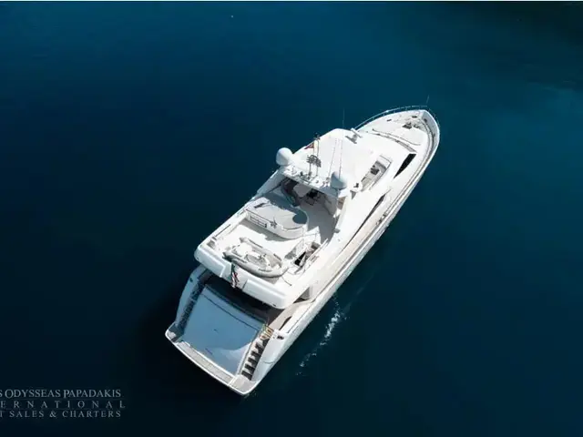 Ferretti Yachts 881