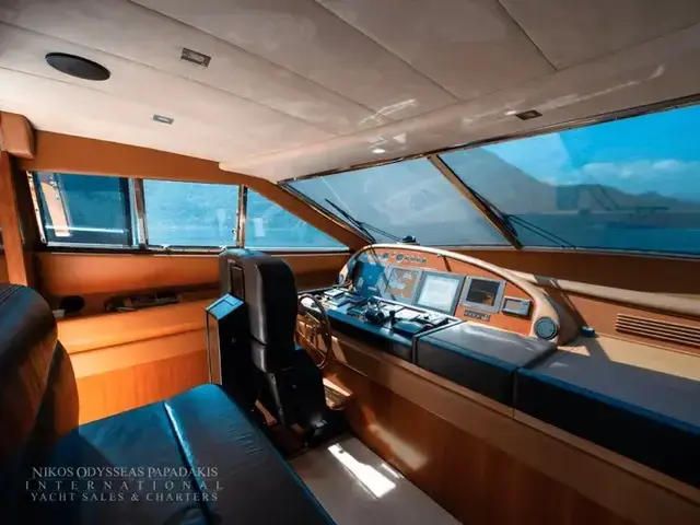 Ferretti Yachts 881