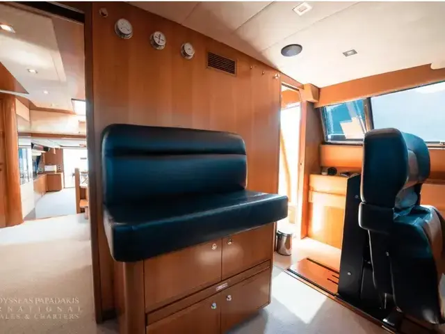 Ferretti Yachts 881