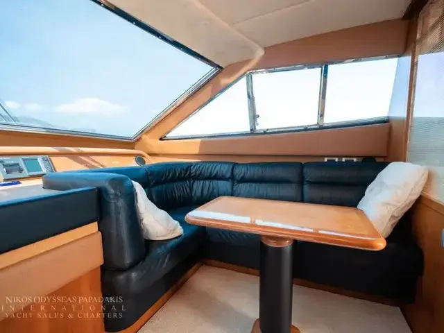 Ferretti Yachts 881