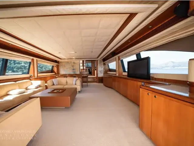 Ferretti Yachts 881