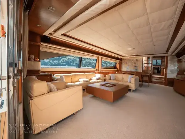 Ferretti Yachts 881