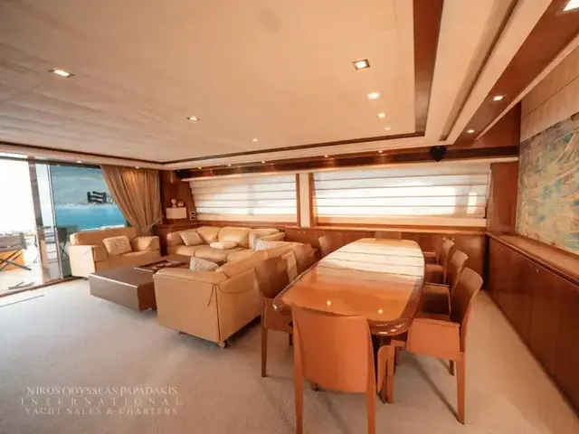 Ferretti Yachts 881